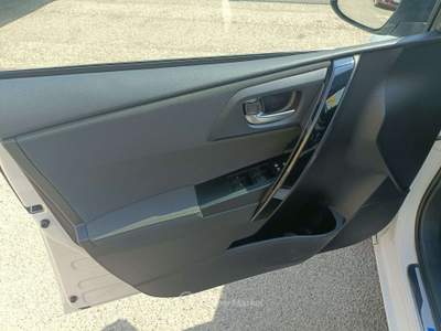 Toyota Auris 1.8h Lounge cvt Bianco usata Cassina de' Pecchi