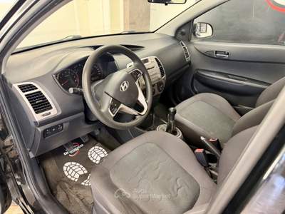 Hyundai i20 5p. BlueDrive GPL Comfort Nero usata Rimini