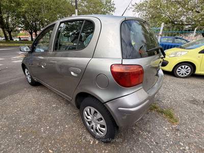 Toyota Yaris TOYOTA YARIS 1.0 BENZINA 5P OK NEO PATENTATI usata Torino