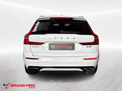 Volvo XC60 B4 (d) AWD Geartronic Momentum Bianco usata Castenaso
