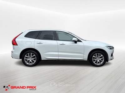 Volvo XC60 B4 (d) AWD Geartronic Momentum Bianco usata Castenaso