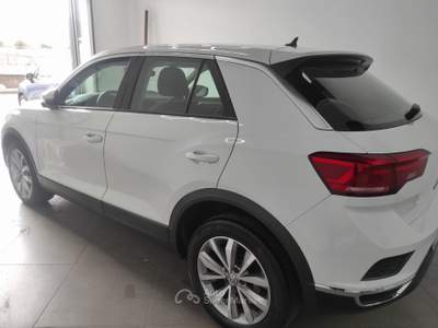 Volkswagen T-Roc Volkswagen T roc 2020 1..6 tdi 115cv 6 marce Bianco usata Sant'Egidio del Monte Albino