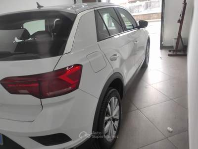 Volkswagen T-Roc Volkswagen T roc 2020 1..6 tdi 115cv 6 marce Bianco usata Sant'Egidio del Monte Albino