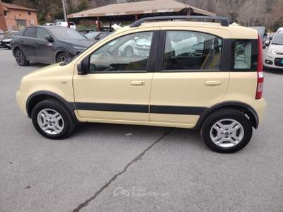 Fiat Panda 1.2 4x4 Climbing - NEOPATENTATI Giallo usata Massarosa