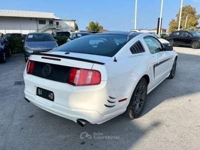 Ford Mustang V6 CoupÃ© 305 CV Bianco usata Massarosa
