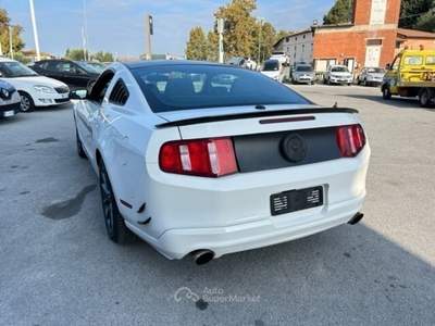 Ford Mustang V6 CoupÃ© 305 CV Bianco usata Massarosa