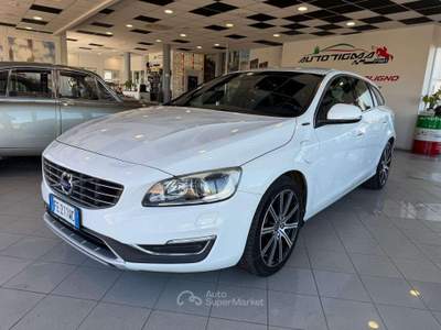 Volvo V60 V60 I 2.4 d6 te Summum geartronic Bianco usata Foligno