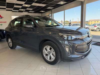 Volkswagen Tiguan Tiguan III 2024 2.0 tdi Life 150cv dsg Grigio usata Foligno