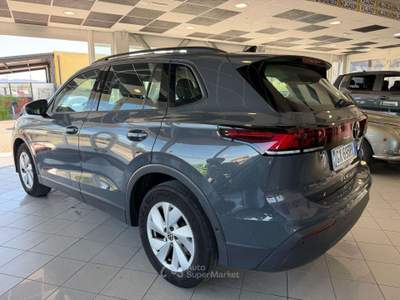 Volkswagen Tiguan Tiguan III 2024 2.0 tdi Life 150cv dsg Grigio usata Foligno