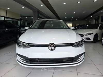 Volkswagen Golf 8 2.0 TDI 150CV SCR Life Navi - Virtual Cockpit Bianco usata Mirabella Imbaccari