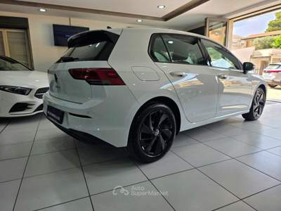 Volkswagen Golf 8 2.0 TDI 150CV SCR Life Navi - Virtual Cockpit Bianco usata Mirabella Imbaccari