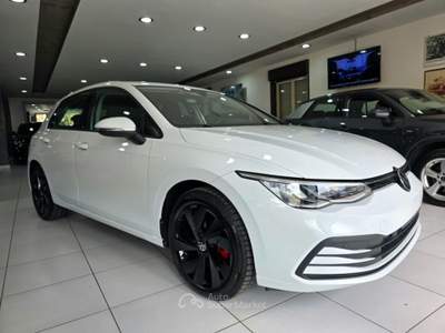 Volkswagen Golf 8 2.0 TDI 150CV SCR Life Navi - Virtual Cockpit Bianco usata Mirabella Imbaccari