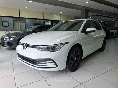 Volkswagen Golf 8 2.0 TDI 150CV SCR Life Navi - Virtual Cockpit Bianco usata Mirabella Imbaccari