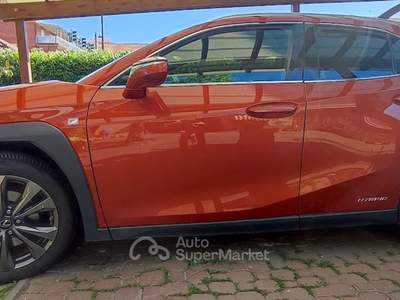Lexus UX F-Sport, 2WD, 94700 Km. Arancione usata Collegno