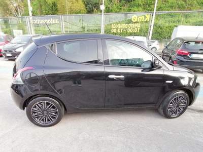 Lancia Ypsilon 1.0 FIREFLY 5porte S&S HYBRID ECOCHIC GPL GOLD Nero usata Napoli