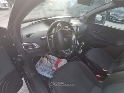 Lancia Ypsilon 1.0 FIREFLY 5porte S&S HYBRID ECOCHIC GPL GOLD Nero usata Napoli