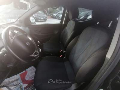 Lancia Ypsilon 1.0 FIREFLY 5porte S&S HYBRID ECOCHIC GPL GOLD Nero usata Napoli