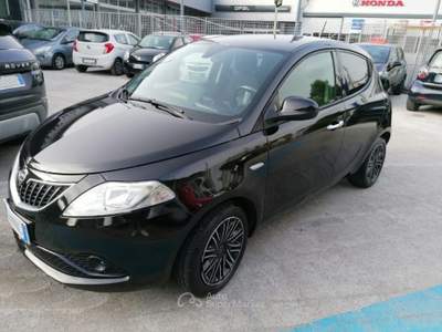Lancia Ypsilon 1.0 FIREFLY 5porte S&S HYBRID ECOCHIC GPL GOLD Nero usata Napoli