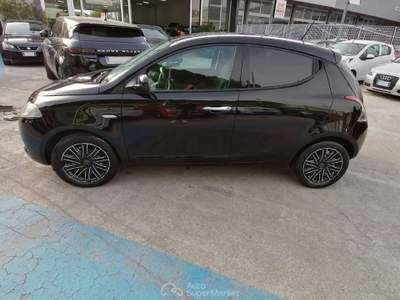 Lancia Ypsilon 1.0 FIREFLY 5porte S&S HYBRID ECOCHIC GPL GOLD Nero usata Napoli