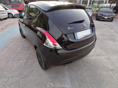Lancia Ypsilon 1.0 FIREFLY 5porte S&S HYBRID ECOCHIC GPL GOLD Nero usata Napoli