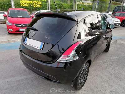 Lancia Ypsilon 1.0 FIREFLY 5porte S&S HYBRID ECOCHIC GPL GOLD Nero usata Napoli
