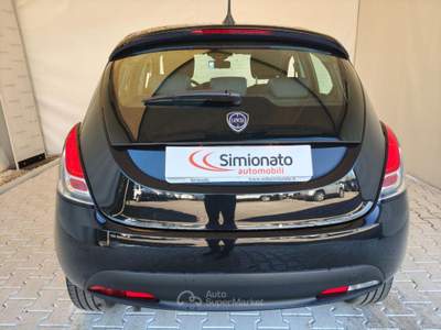 Lancia Ypsilon 1.0 FireFly 5 porte S&S Hybrid Gold Nero usata Resana