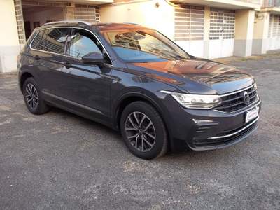 Volkswagen Tiguan Volkswagen Tiguan 2.0 TDI Life 122cv Uniproprietario Grigio usata Moncalieri