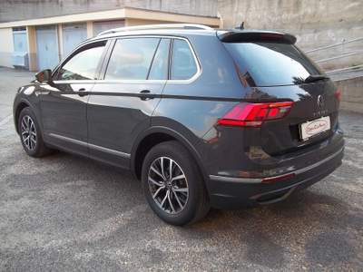 Volkswagen Tiguan Volkswagen Tiguan 2.0 TDI Life 122cv Uniproprietario Grigio usata Moncalieri