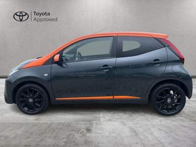 Toyota Aygo Connect 1.0 VVT-i 72 CV 5 porte x-music Arancione usata Caresanablot