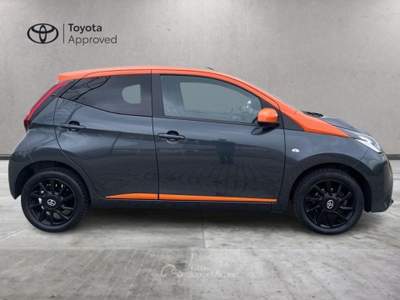Toyota Aygo Connect 1.0 VVT-i 72 CV 5 porte x-music Arancione usata Caresanablot