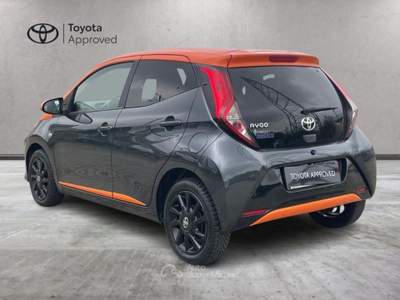 Toyota Aygo Connect 1.0 VVT-i 72 CV 5 porte x-music Arancione usata Caresanablot