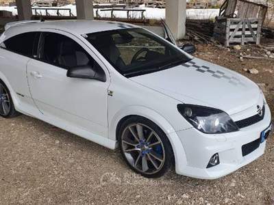 Opel Astra OPC ( NURBURGRING EDITION NUMERATA ) Bianco usata Vicenza