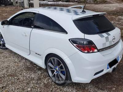 Opel Astra OPC ( NURBURGRING EDITION NUMERATA ) Bianco usata Vicenza