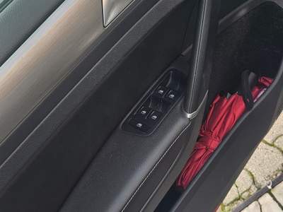 Volkswagen Golf Golf 1.6 TDI Nero usata striano