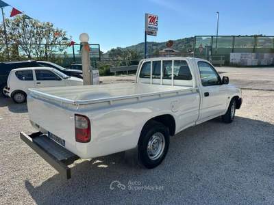 Toyota Hilux hi-lux 2.5 d-4d Bianco usata Altidona