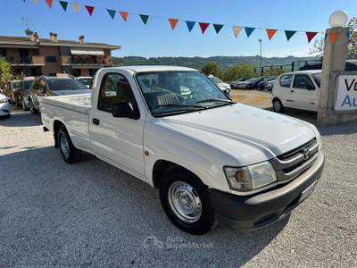 Toyota Hilux hi-lux 2.5 d-4d Bianco usata Altidona