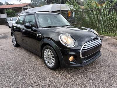 MINI Cooper 1500 5 PORTE 116CV AUTOM. PDC "16 CLIMAUTO ITALIA Nero usata Roma