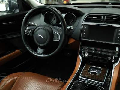 Jaguar XE 2.0 D Turbo 180CV aut. CAMBIO ROTTO Grigio usata Caorso