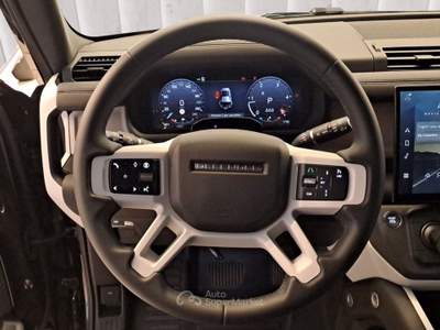 Land Rover Defender (2019) LAND ROVER 110 3.0D I6 200 CV AWD Auto X-Dynamic SE Nero usata San Martino Siccomario