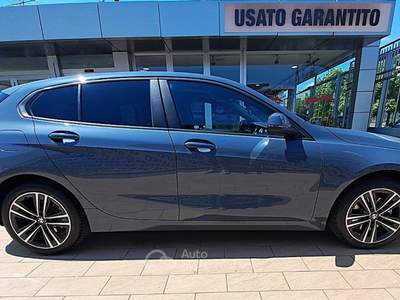 BMW Serie 1 116d 116d Business Advantage auto Blu/Azzurro usata Casoria