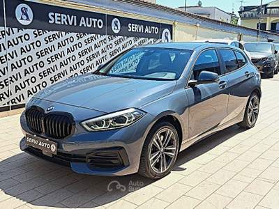 BMW Serie 1 116d 116d Business Advantage auto Blu/Azzurro usata Casoria