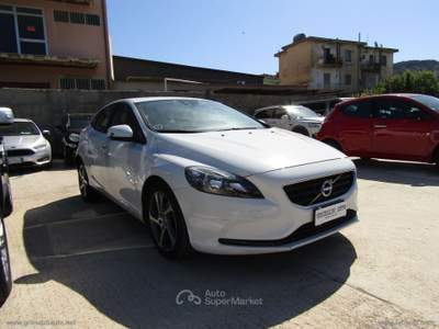 Volvo V40 V40 D2 R-design Momentum usata Montallegro