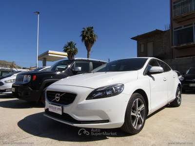 Volvo V40 V40 D2 R-design Momentum usata Montallegro