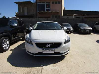 Volvo V40 V40 D2 R-design Momentum usata Montallegro