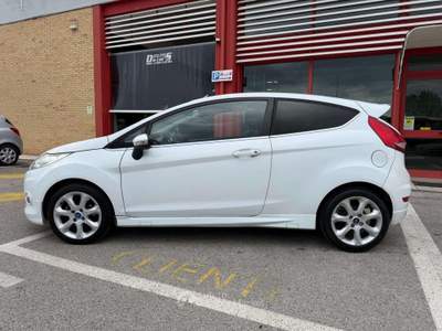 Ford Fiesta 3p 1.6 tdci Individual c/esp 95cv E5, NEOPATENTATI OK! usata Codroipo