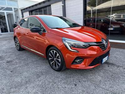 Renault Clio Clio Full Hybrid E-Tech 145 CV Evolution Arancione usata Mesagne