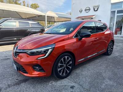 Renault Clio Clio Full Hybrid E-Tech 145 CV Evolution Arancione usata Mesagne