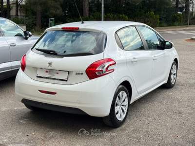 Peugeot 208 208 1.4 HDi 68 CV 5p. Business Bianco usata Bernalda