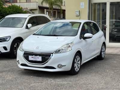 Peugeot 208 208 1.4 HDi 68 CV 5p. Business Bianco usata Bernalda
