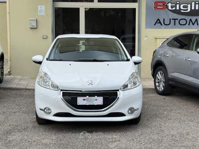 Peugeot 208 208 1.4 HDi 68 CV 5p. Business Bianco usata Bernalda